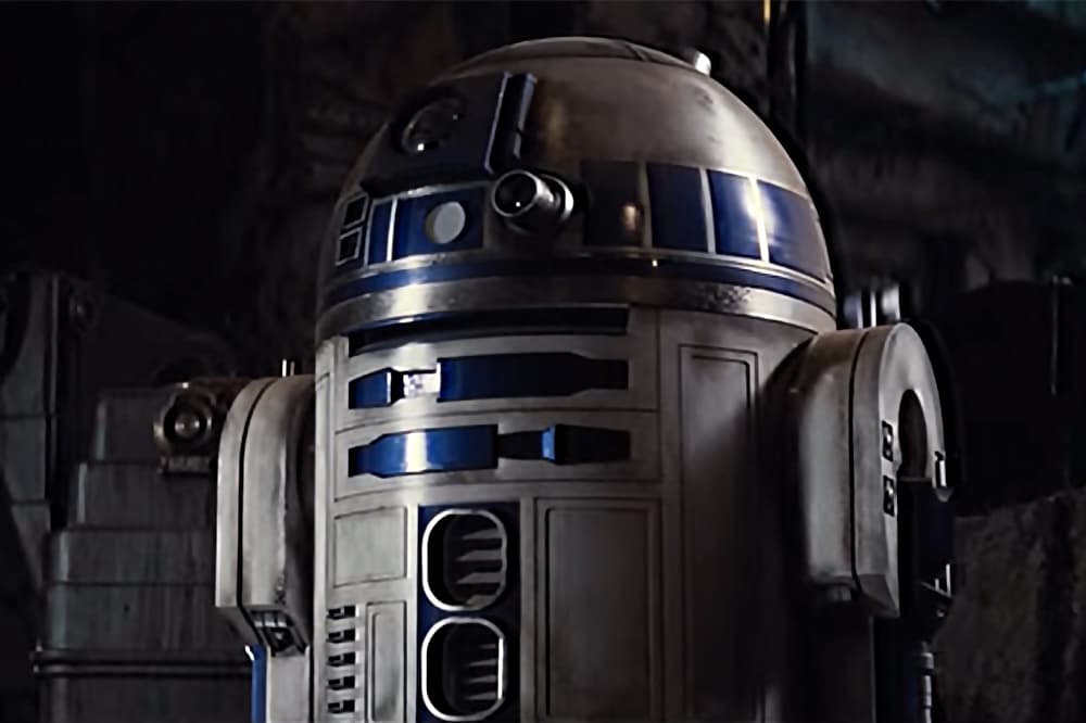 Go Behind The Scene of 'Star Wars: The Force Awakens' with Comic-Con Clip